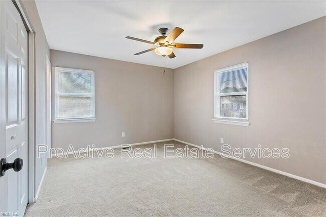 Building Photo - 623 Red Horse Ln
