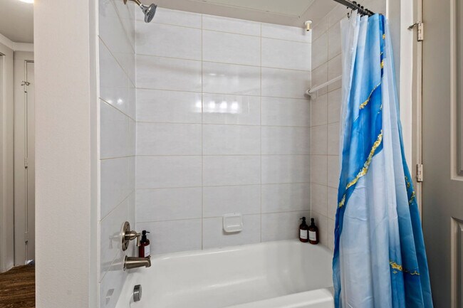 Building Photo - 10550 N Central Expy