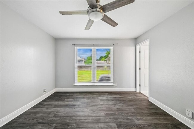 Building Photo - 208 Country Club Blvd