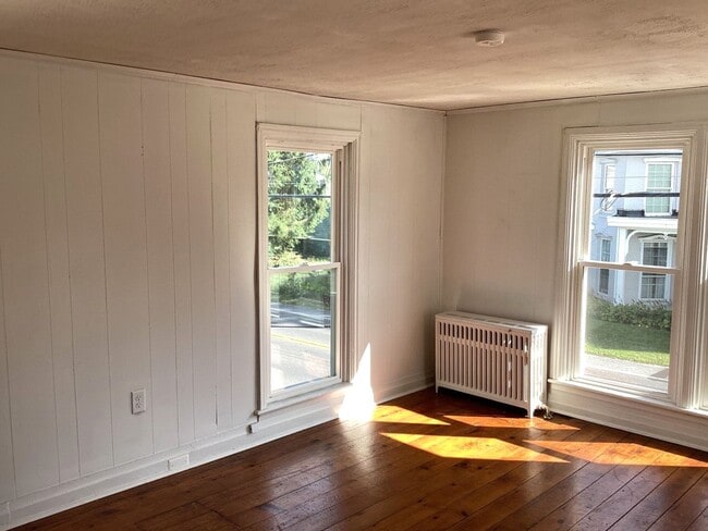 Building Photo - 29 W Main St