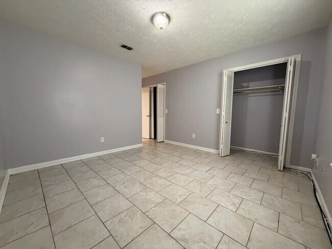 Building Photo - 125 Cumberland Ct