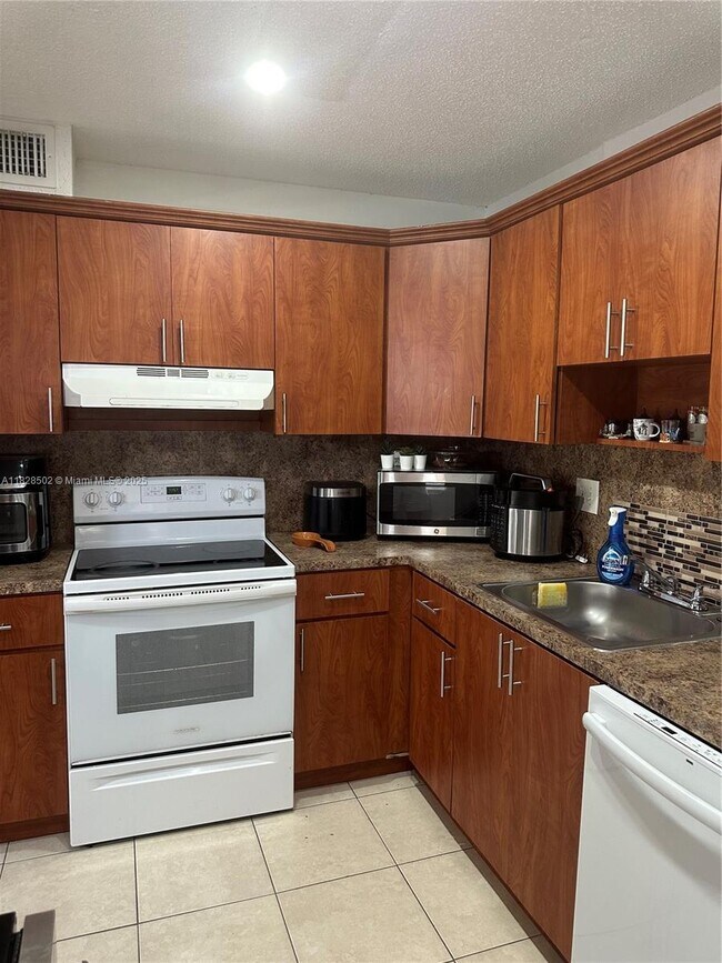 Building Photo - 10511 SW 108th Ave