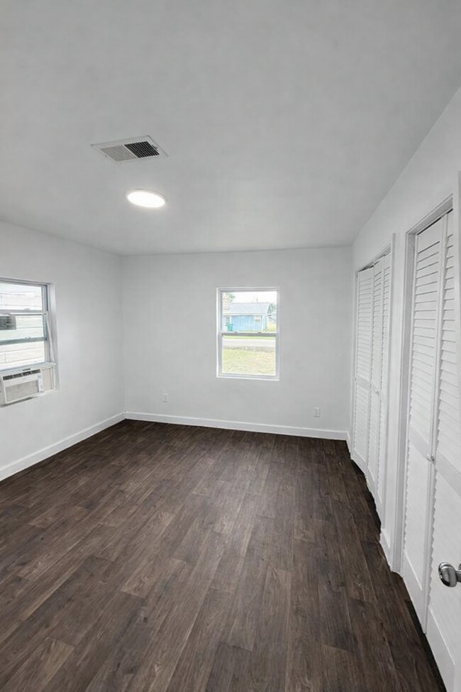 Building Photo - 1205 S Georgia St