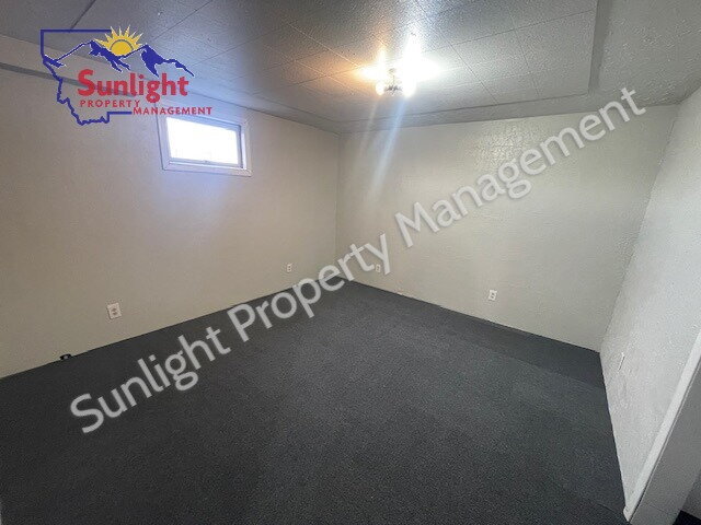 Building Photo - Spacious 4-Bed, 2-Bath Home for Rent in Joliet