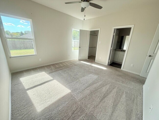 Building Photo - 110 S Rainbow Dr