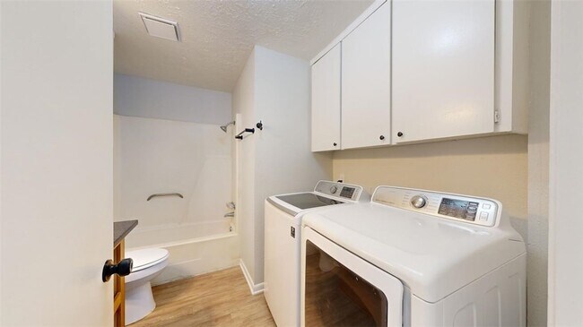 Building Photo - 1443 Hawk Tree Dr