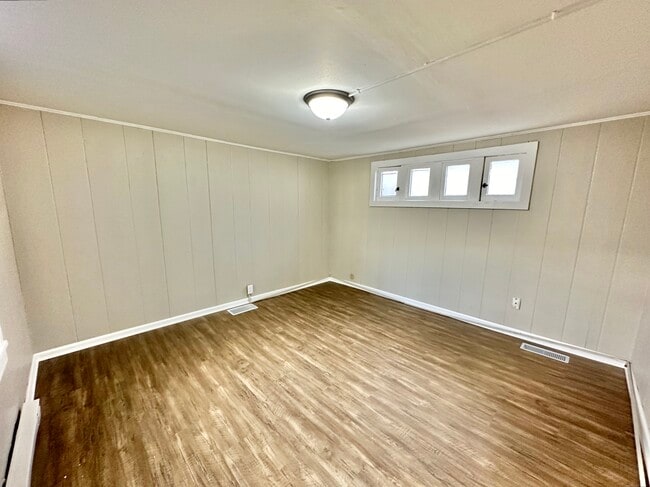 Building Photo - 706 Bluff St