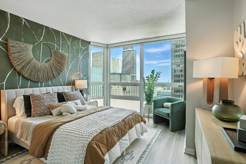 Building Photo - 323 E Ohio St