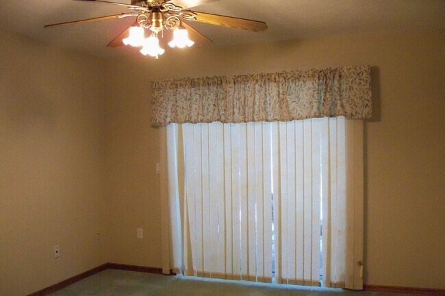 Building Photo - Beautiful Spring Hill pool home