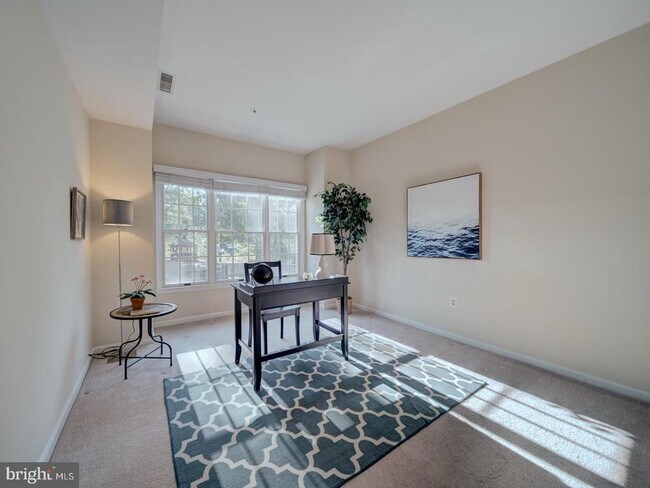 Building Photo - 2708 Summerview Way