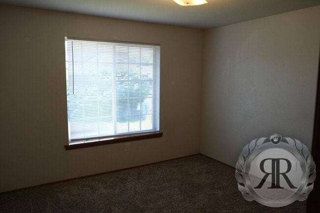 Building Photo - West Valley 2 Bedroom, 1 Bath Duplex