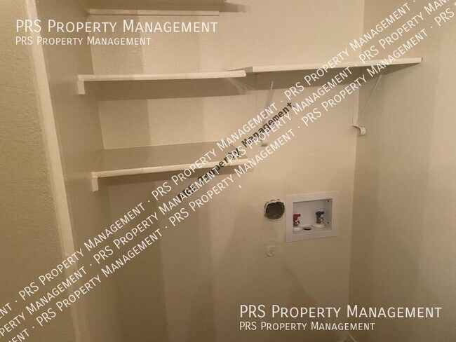 Building Photo - 465 W Ivyglen St