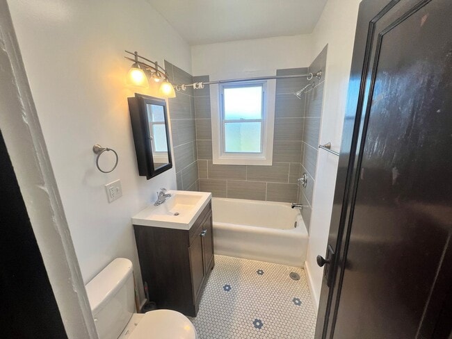Building Photo - 3021 W 58th St