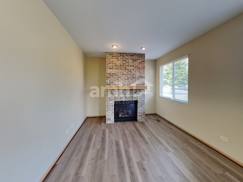 Building Photo - 25222 Declaration Dr