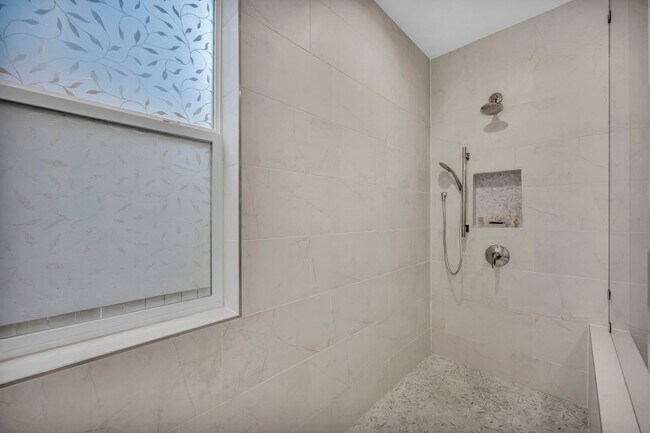 Building Photo - 619 Camargue Trl