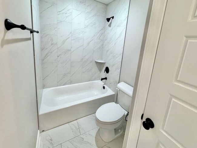 Building Photo - Beautiful Modern Brand New Home in Stonebr...