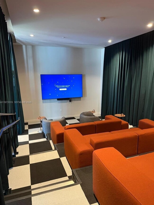 Building Photo - 11 NE 6th St