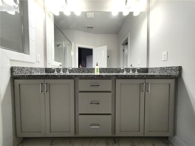 Building Photo - 3797 Oxford Cir