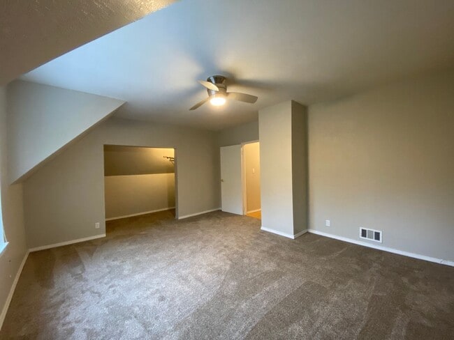 Building Photo - Beautifully Updated South Hill Home in Spo...