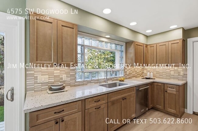 Building Photo - 4575 SW Dogwood Ln