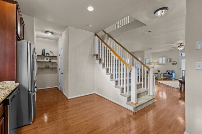 Building Photo - Welcome to this stunning 3-bedroom, 3.5-bath tri-level condo!