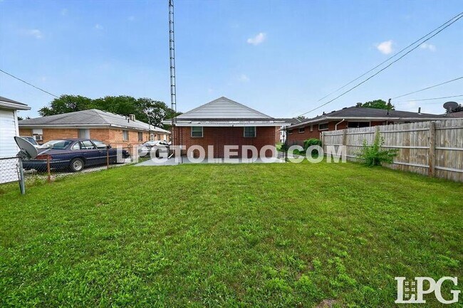 Building Photo - 1818 Christian Ave
