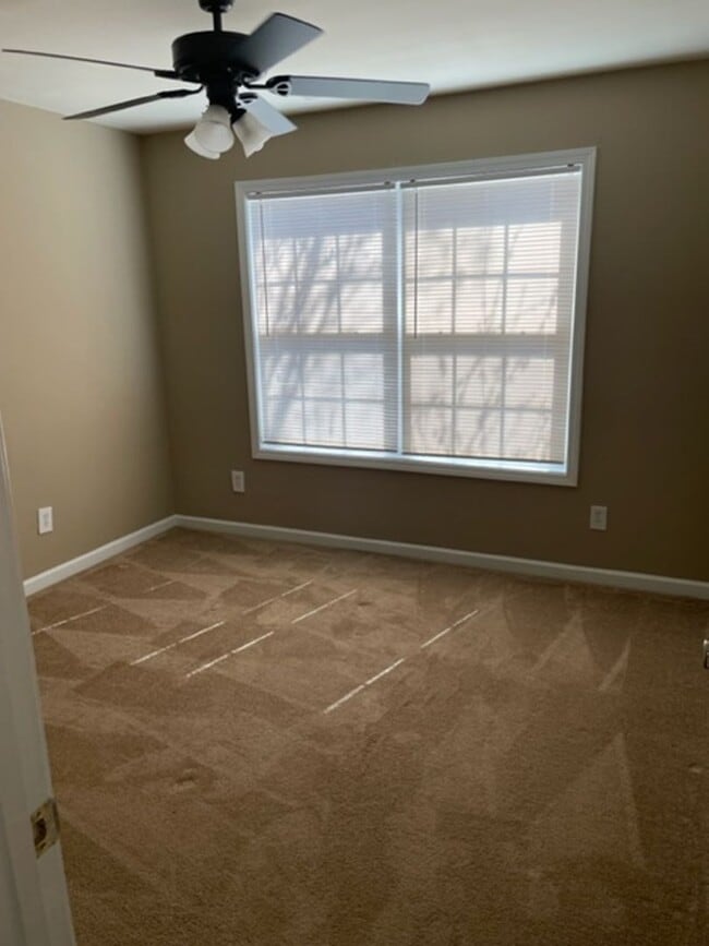 Building Photo - Spacious 4 Bedroom, 2.5 Bath Home in Brookmere West