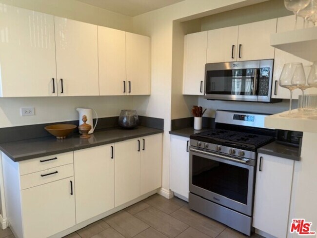Building Photo - 2103 Holmby Ave