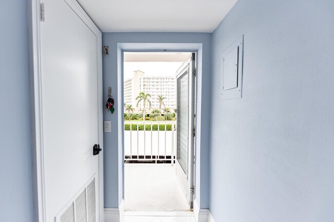 Building Photo - 3100 S Ocean Blvd