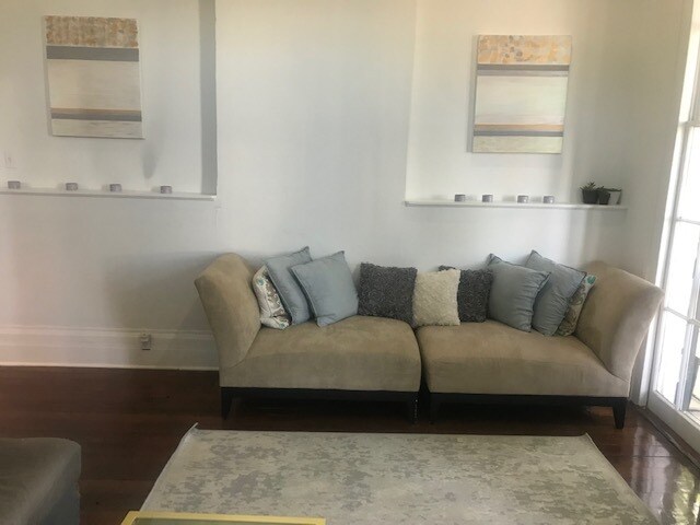 Building Photo - 5221 Magazine St