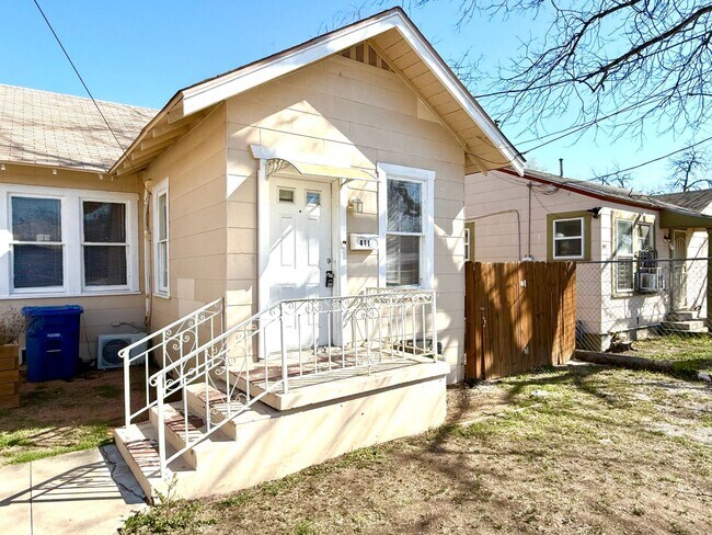 Building Photo - *MOVE IN SPECIAL* Charming 1-Bedroom Duplex With Laminate Flooring Throughout + Fenced Backyard
