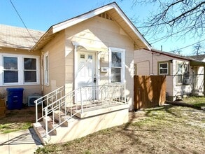 Building Photo - *COMING SOON* Charming 1-Bedroom Duplex With Laminate Flooring Throughout + Fenced Backyard