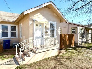 Building Photo - *COMING SOON* *MOVE IN SPECIAL* Charming 1-Bedroom Duplex With Laminate Flooring Throughout + Fen...