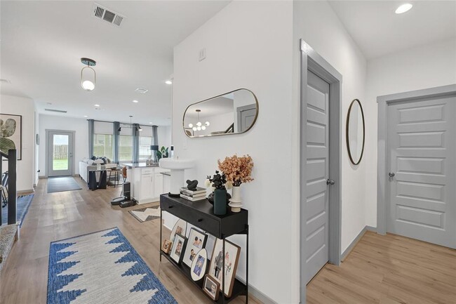 Building Photo - 13914 Frio Dr