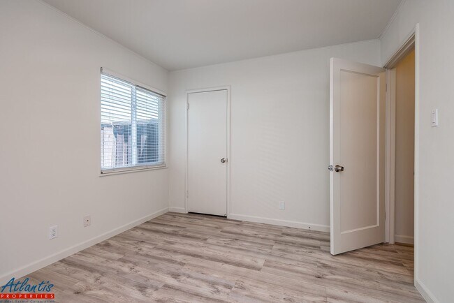 Building Photo - Stylish Home | Remodeled | Desirable Location