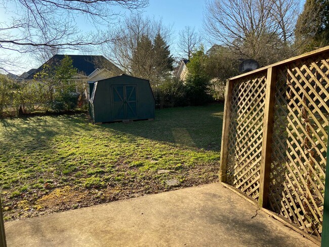 Building Photo - 400 7th Ave NE