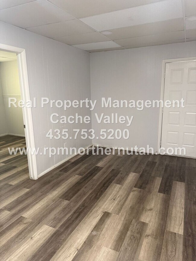 Building Photo - 357 N 200 W