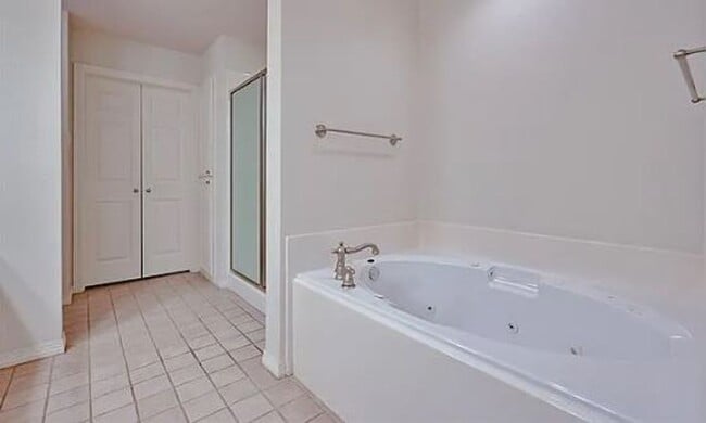 Building Photo - Super Cute 3 Bedroom Home in the Heart of Waxahachie