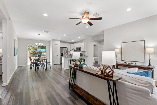 Building Photo - 517 Ivy Dr