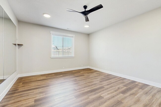 Building Photo - Large Spacious 4 Bedroom Home in Desirable Highland with Private Backyard and Finished Basement