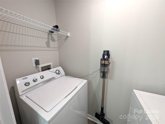 Building Photo - 7383 Sun Dance Dr