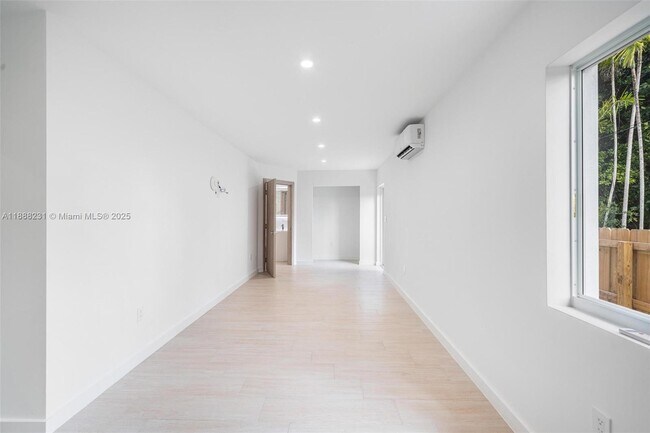 Building Photo - 234 Minola Dr