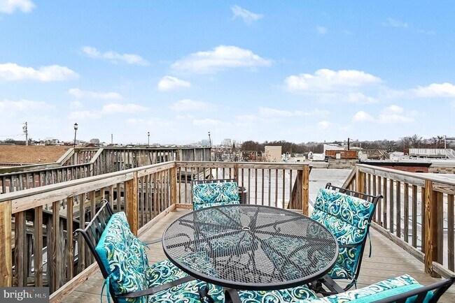 Building Photo - 443 S Robinson St