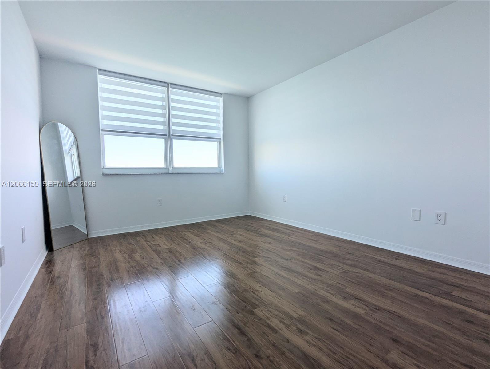 Building Photo - 1155 Brickell Bay Dr