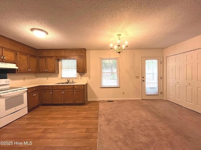 Building Photo - 902 Heather Trail
