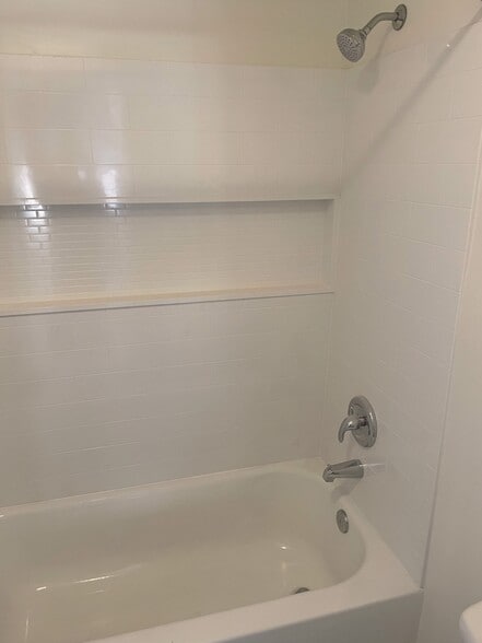 New baths + Showers! - 19808 Sandpiper Plz