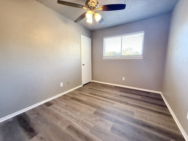 Building Photo - 2625 Santiago Cir