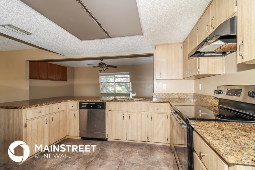 Building Photo - 11082 Lightwood St