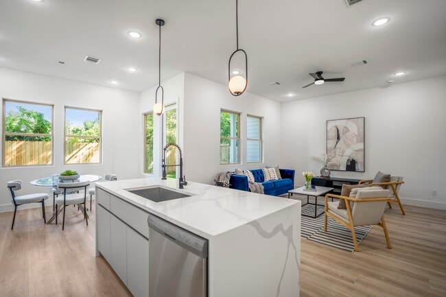 Building Photo - 4201 Oats St