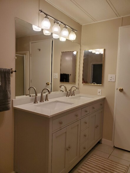 Building Photo - 8103 E Southern Ave